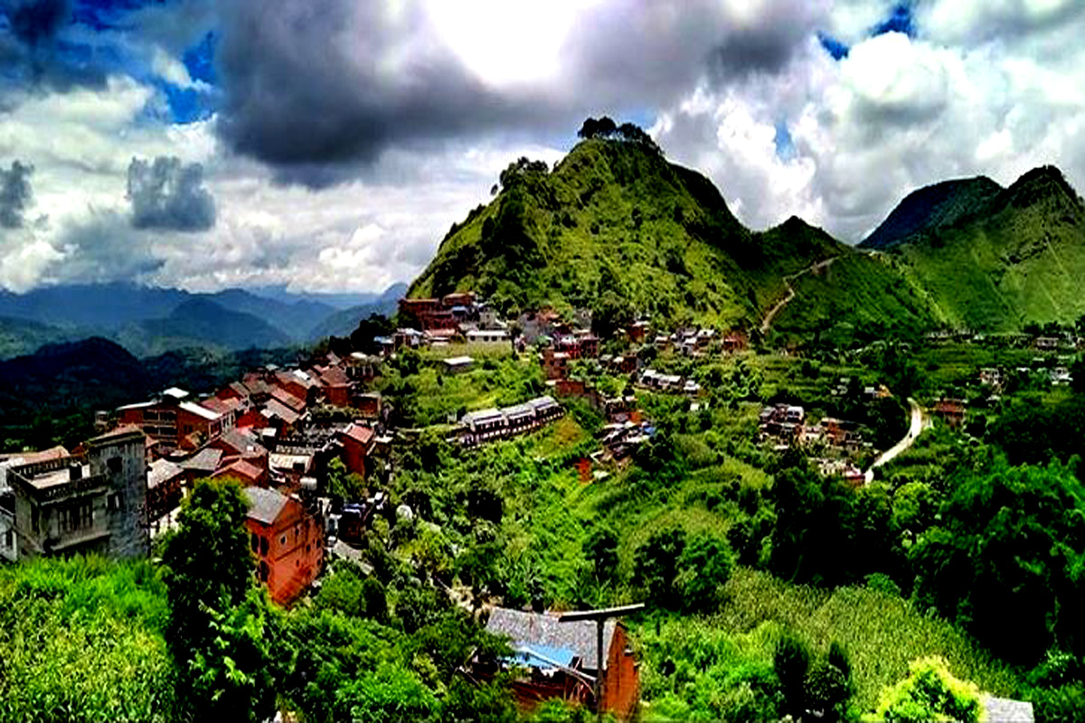 करिब साढे तीन करोड लगानीमा निर्माण सम्पन्न होटलसँगै फनपार्क सञ्चालनमा